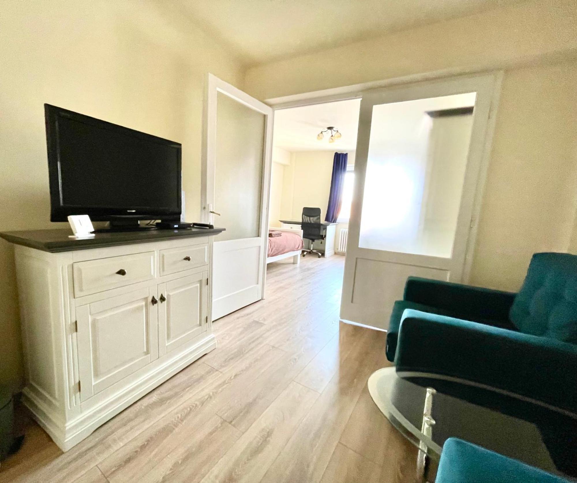Cozy Central One Bedroom Cluj-Napoca Ngoại thất bức ảnh